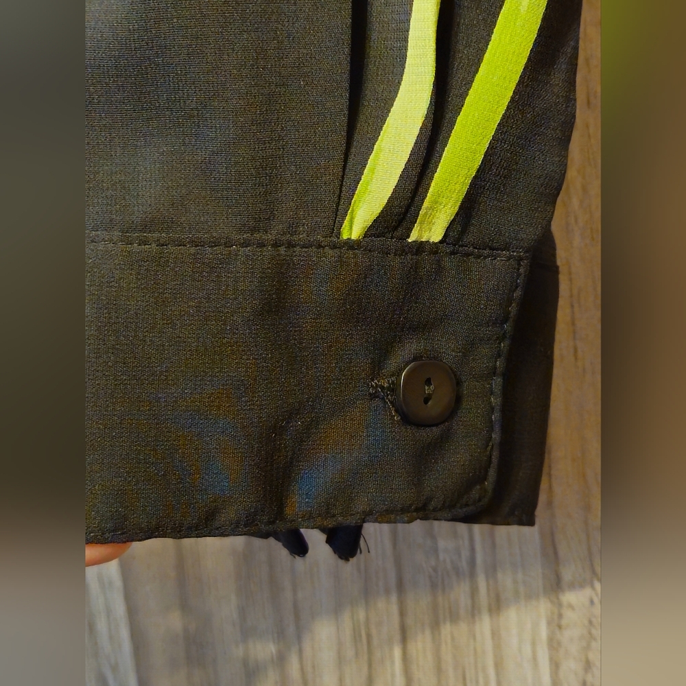 Sag Harbor Button Up Collared Top - Picture 4 of 9